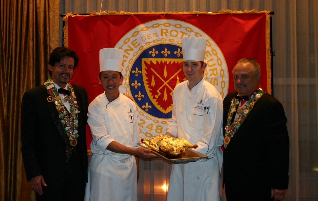 Bailli de Boston Marshall L. Berenson, Chef Rôtisseur Andrew Yeo, Chef Rôtisseur Andrew Kube & Bailli Provincial Nord-Est John J. Vyhnanek